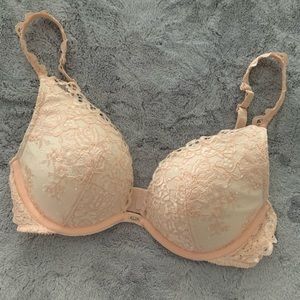 Victoria’s Secret bra 32C